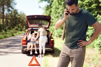 A broken car on the way to vacation. A vacation accident lawyer in Destin.